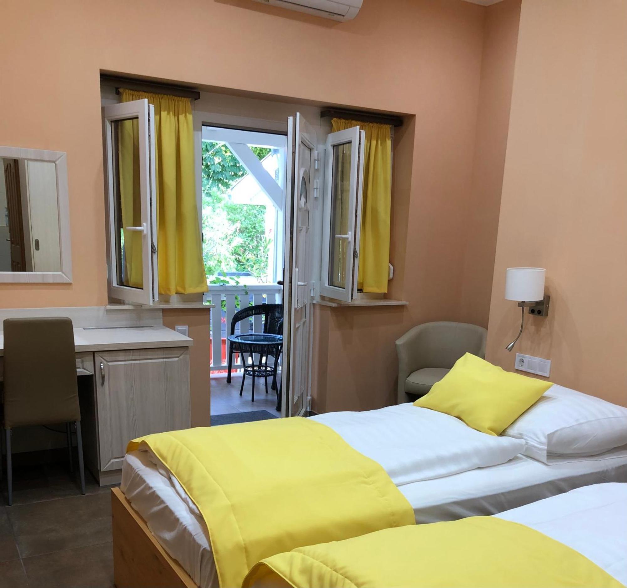Hotel Szem-S Vendeghaz Balatonszárszó Zewnętrze zdjęcie