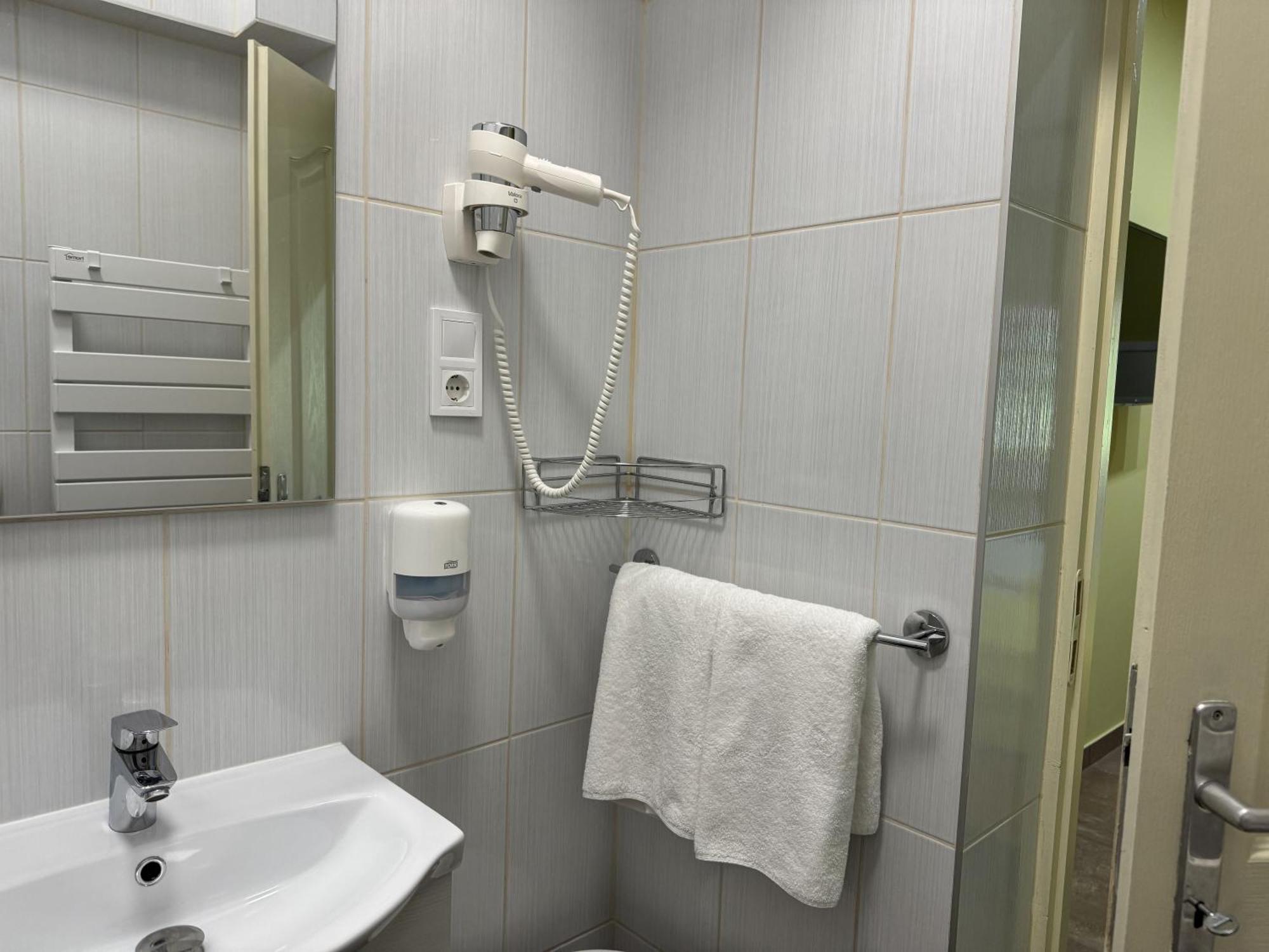 Hotel Szem-S Vendeghaz Balatonszárszó Zewnętrze zdjęcie