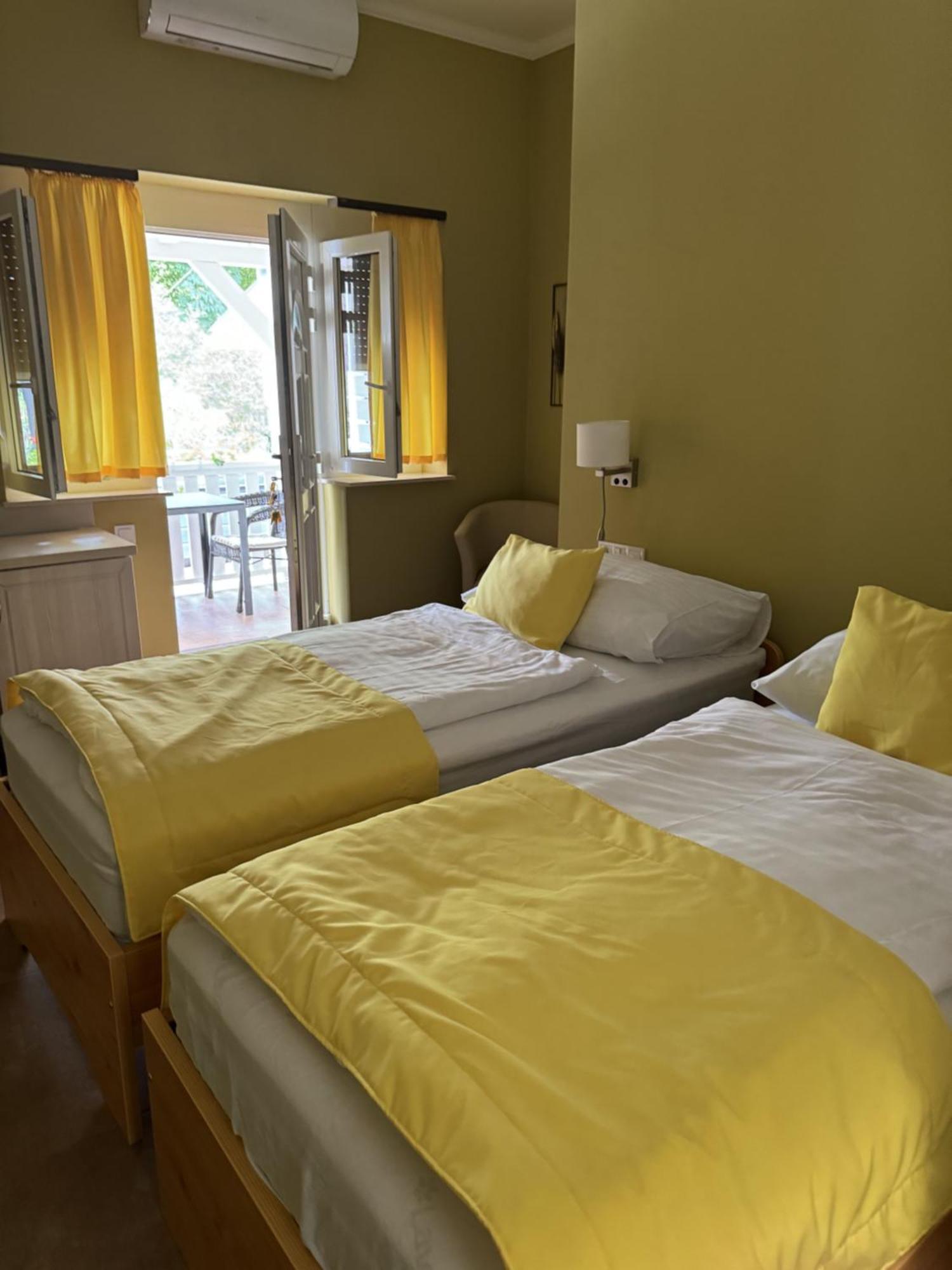 Hotel Szem-S Vendeghaz Balatonszárszó Zewnętrze zdjęcie