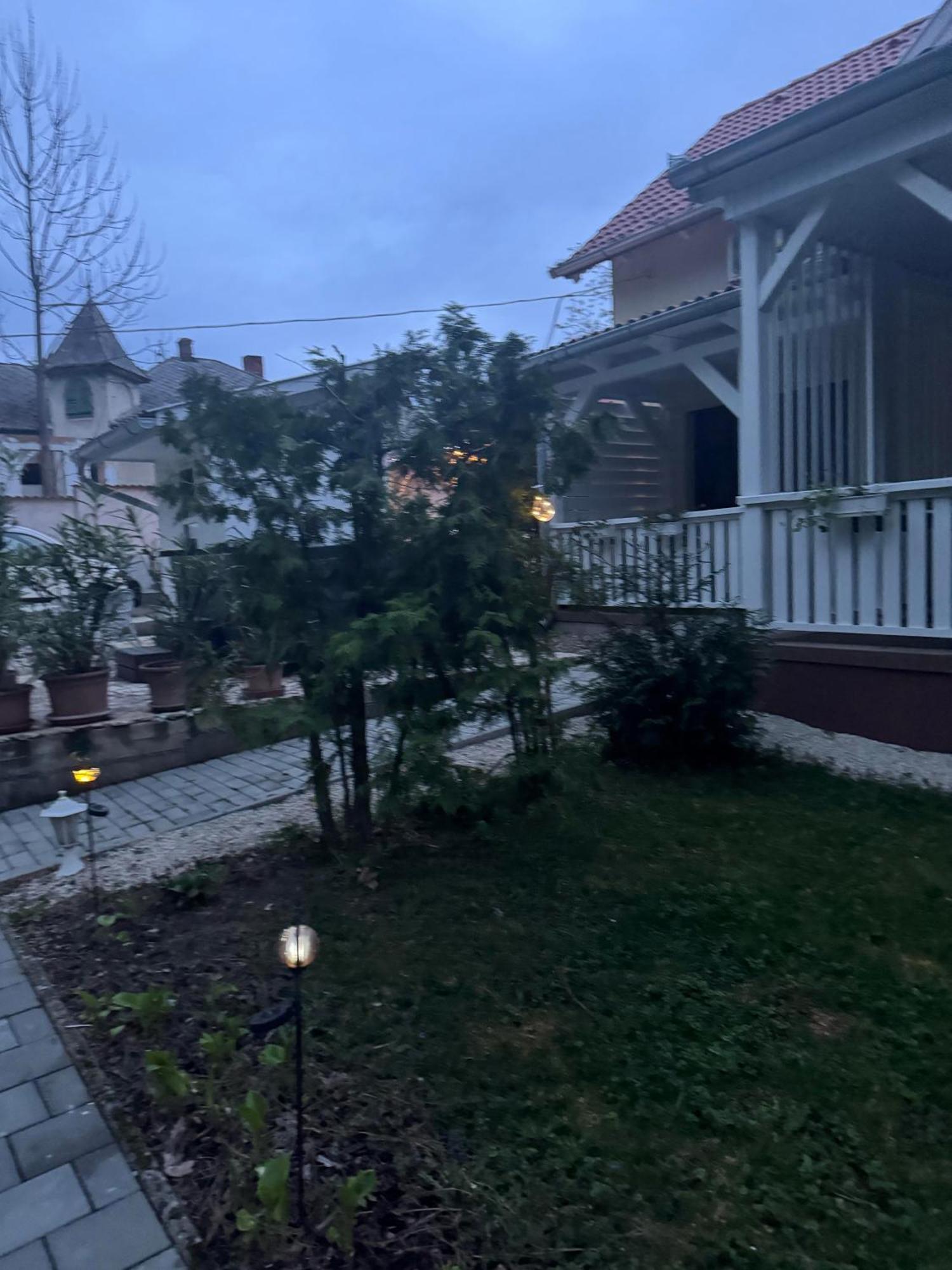 Hotel Szem-S Vendeghaz Balatonszárszó Zewnętrze zdjęcie